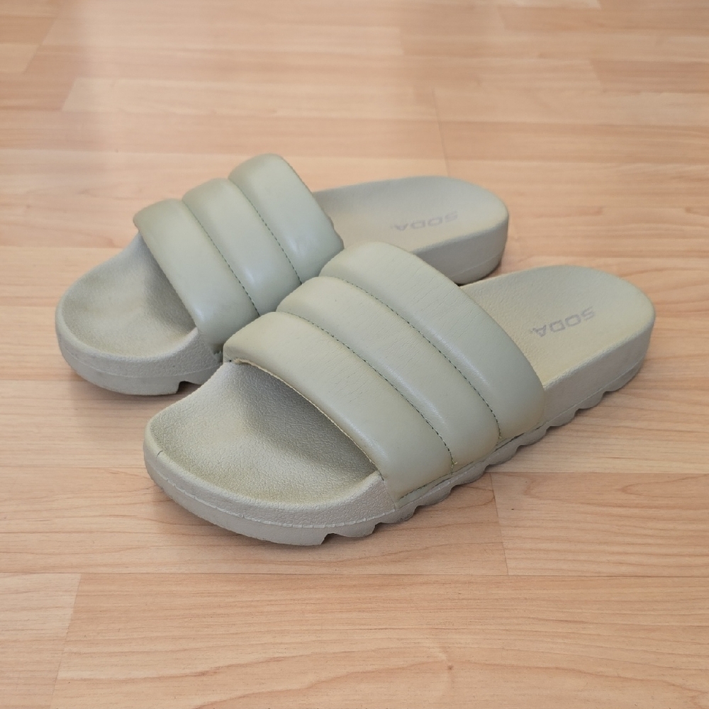 Soda Women Mint Green Slide Sandals Slippers Man Made Faux Vegan Leather Size 10